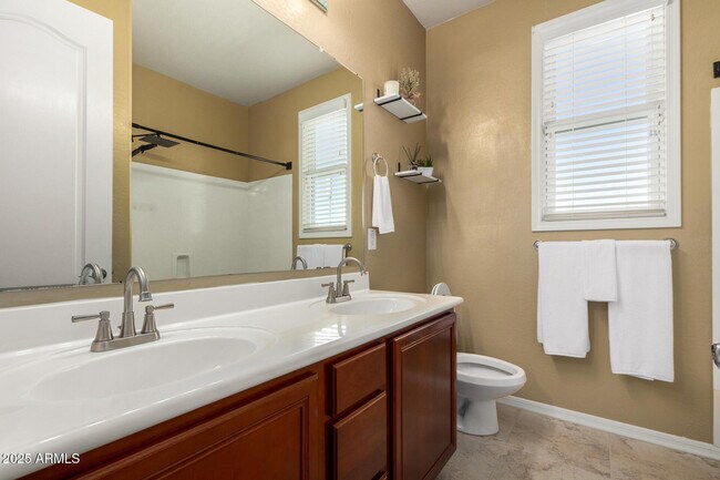 Building Photo - 6820 S 42nd Ln