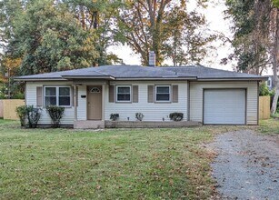Building Photo - 2 Bedroom, 1 Bath Home in Oakhurst