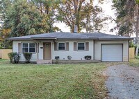 Building Photo - 2 Bedroom, 1 Bath Home in Oakhurst