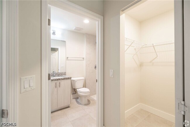 Building Photo - 3325 SW 8th Pl