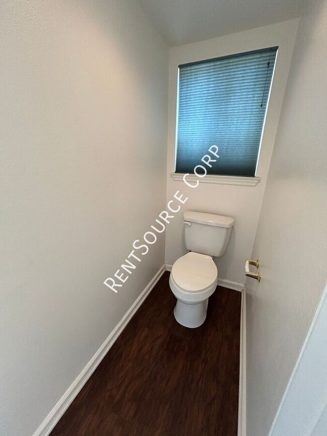 Building Photo - 3210 Lantana Ct