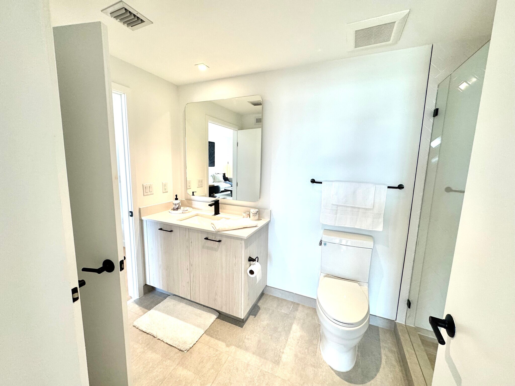 Building Photo - 3026 NW 1st Ave