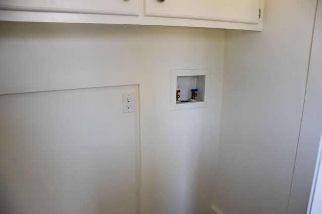 Building Photo - Grand (384-394) South