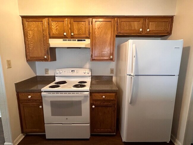 Building Photo - 3317 Gardenview Cir