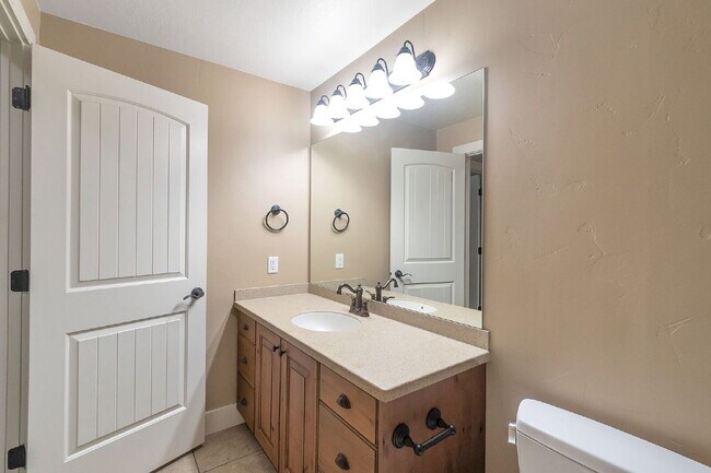 Building Photo - Suncrest — Stunning 4 Bed, 4 Bath Home - SPACIOUS LIVING