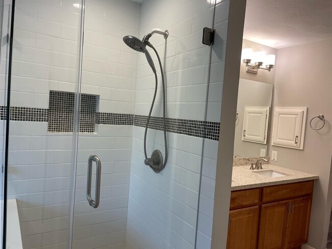 Building Photo - 2215 Mill Creek Dr
