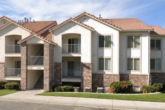 Building Photo - Prime Orem Living — Roomy 3-Bed, 2-Bath Condo
