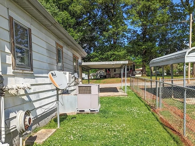 Building Photo - 415 N Eclipse St