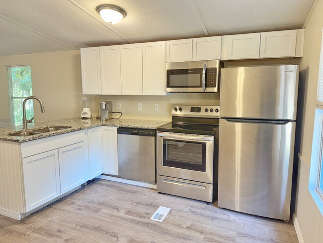 Building Photo - 2 BR /1 BA Mobile Home, US1 North