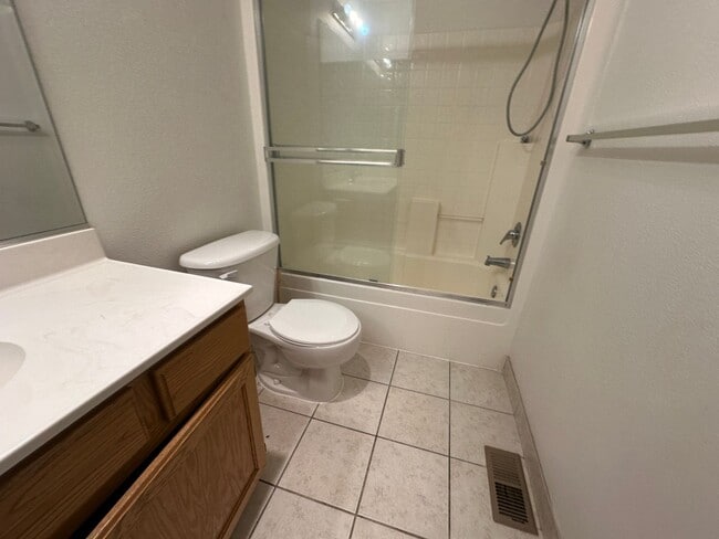Building Photo - Adorable single story, 3 bedroom, 2 bath h...