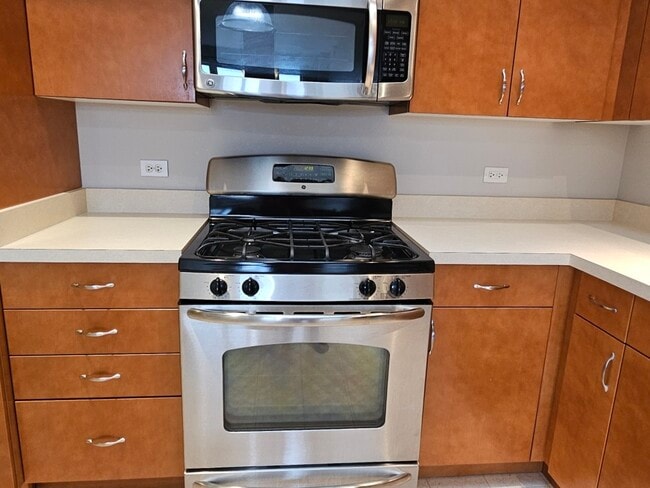 Building Photo - 390 Western Ave