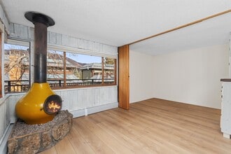 Building Photo - 700 S Monarch St