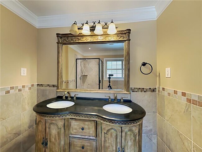 Building Photo - 3582 Cloudland Dr