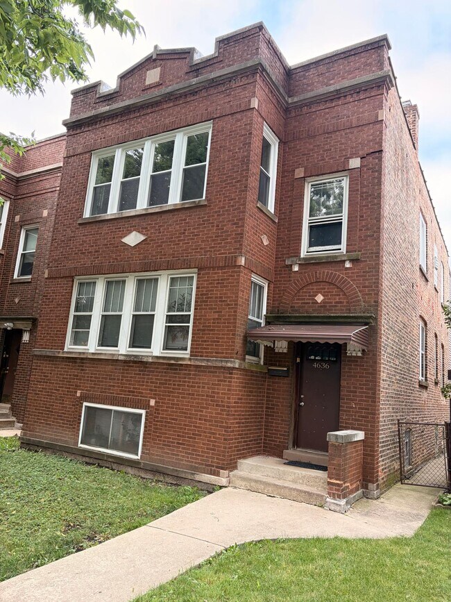 Building Photo - 4636 N Kenneth Ave