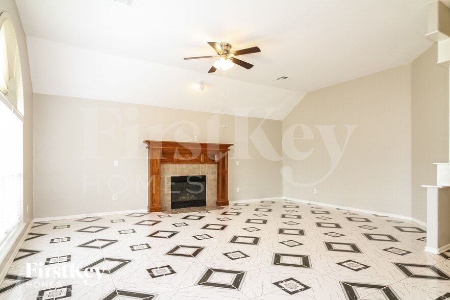 Building Photo - 9400 S Country Club Dr