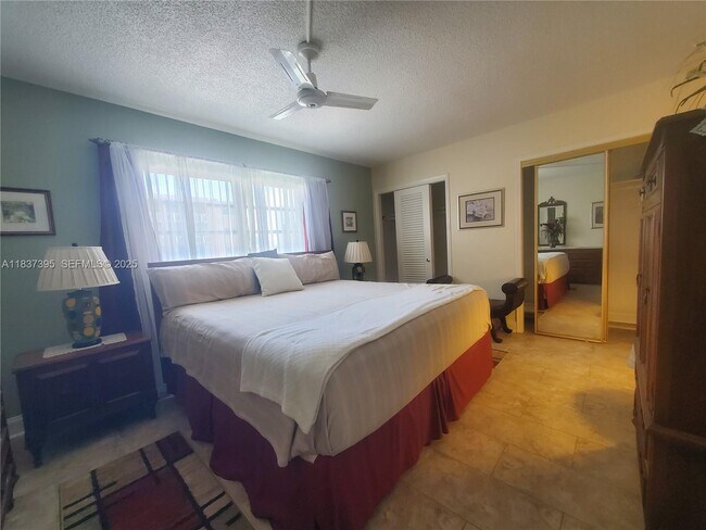 Building Photo - 319 NE 14th Ave