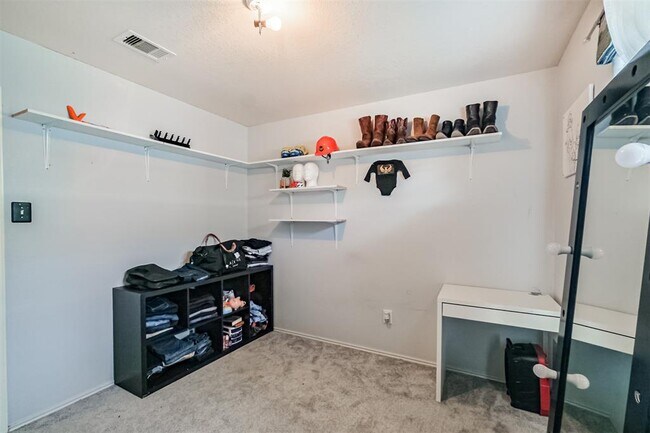 Building Photo - 16530 Peyton Ridge Cir