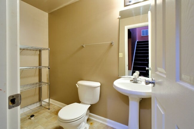 Building Photo - 3 bedroom 2.5 Bath In Oxon Hill Ready for ...