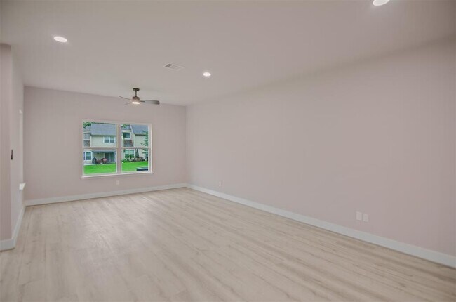 Building Photo - 12310 Glenview Dr