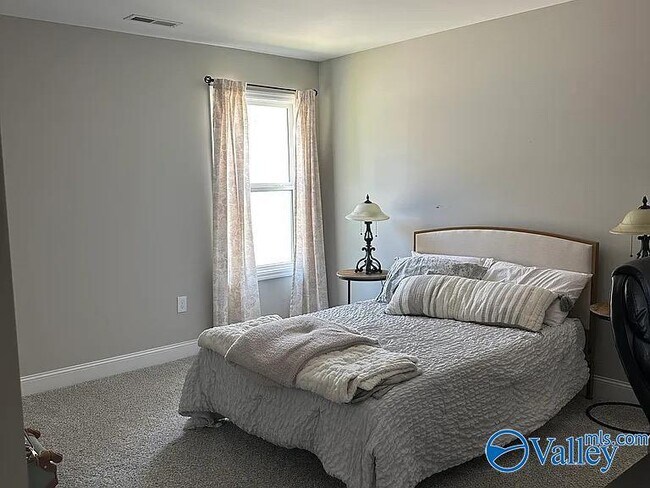 Building Photo - 4024 Rockland Cir SE