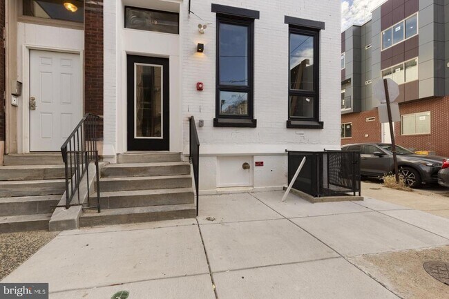 Building Photo - 919 N 15th St