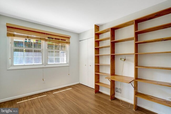 Building Photo - 8236 Governors Ct