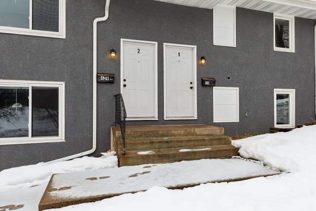 Building Photo - 439 Arlington Ave E