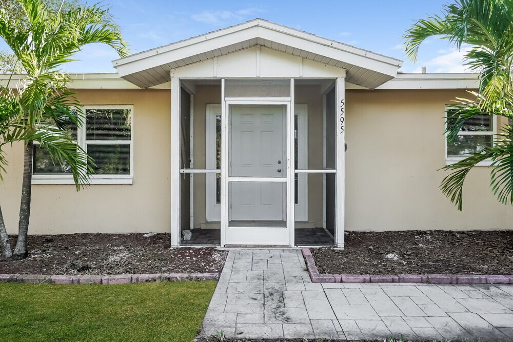 Building Photo - 5595 Sunrise Dr