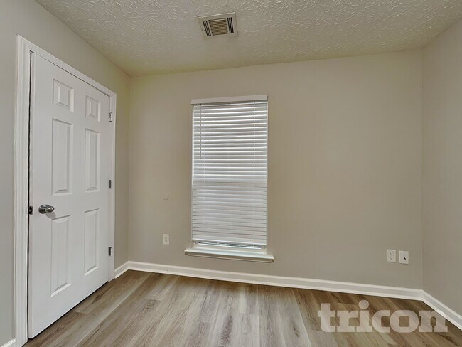 Building Photo - 1528 Cardinal Ln