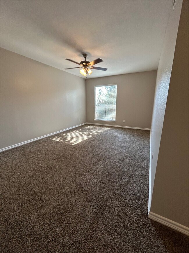 Building Photo - 3300 Pebblebrook Dr