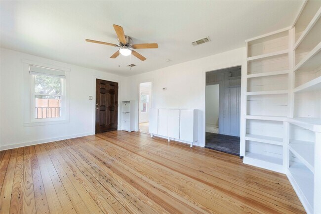 Building Photo - 1210 Coleto St