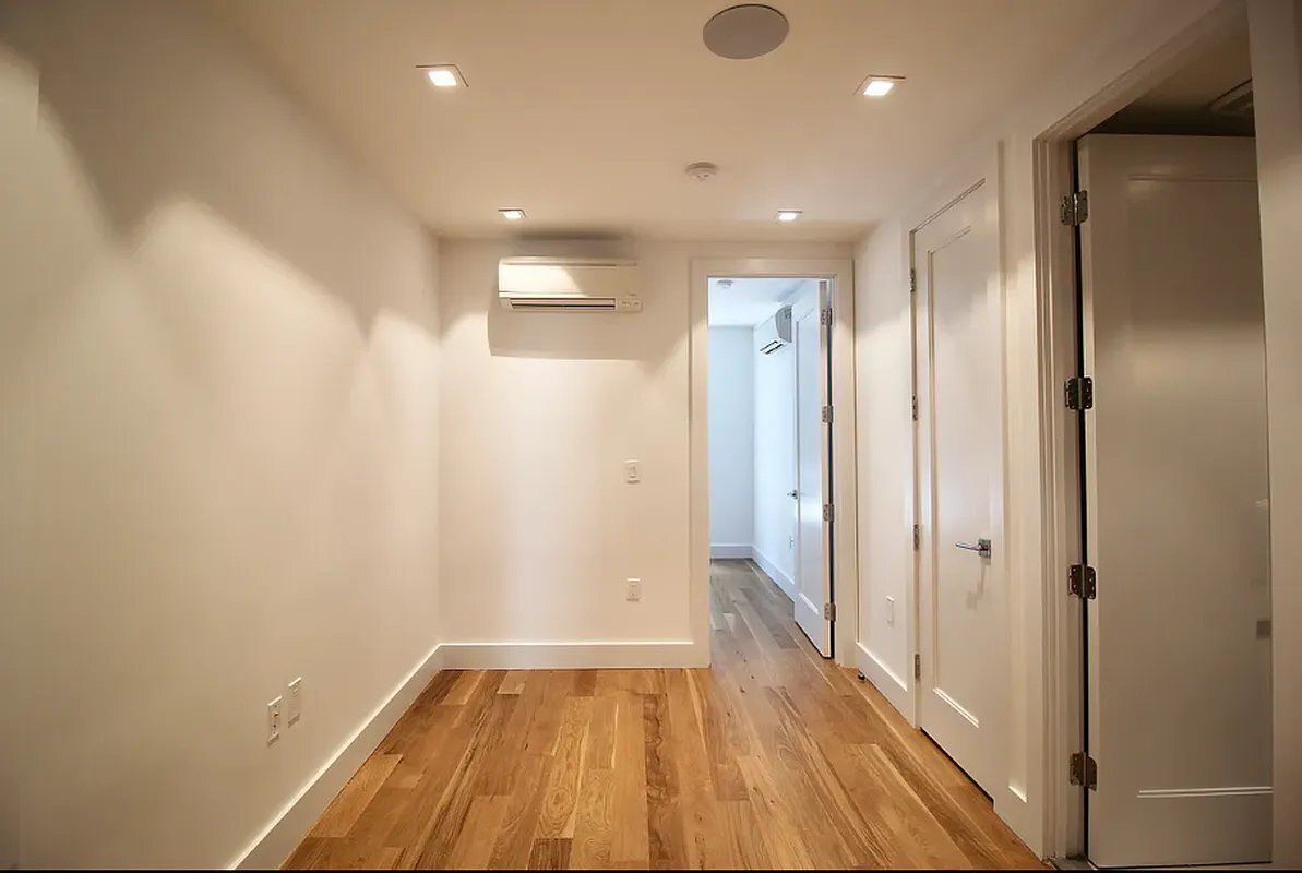 Building Photo - 223 E 93rd St