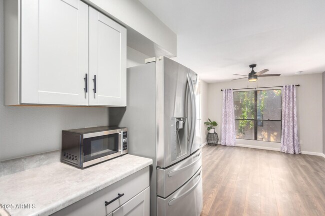 Building Photo - 3131 W Cochise Dr