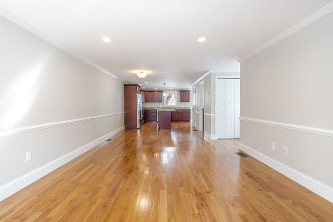 Building Photo - 220 White St