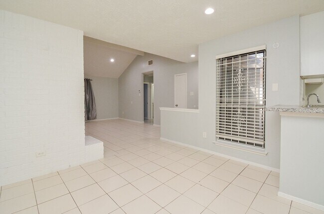 Building Photo - Charming Home for Rent in Southwest Houston !