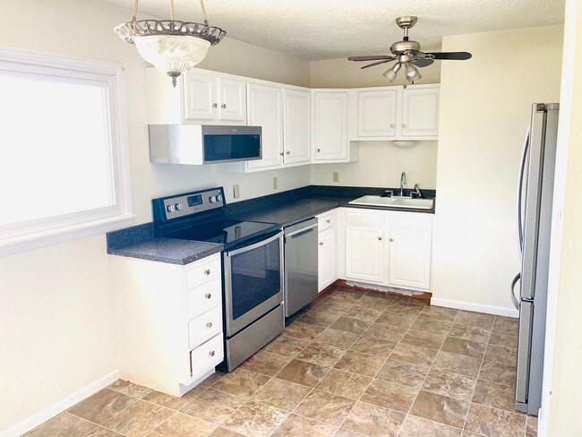 Building Photo - Great Home Great Location