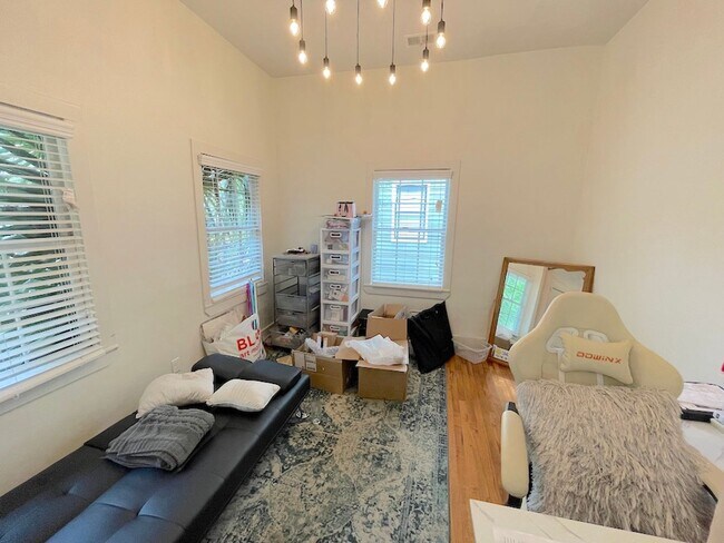Building Photo - 2 BED | 2 BATH | DIXON PARK