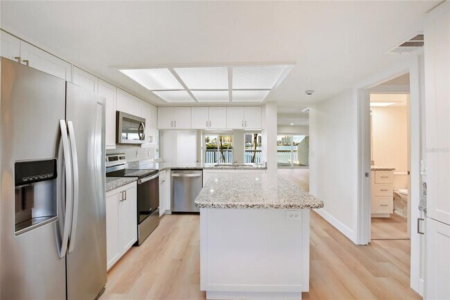 Building Photo - 150 Marina Del Rey Ct