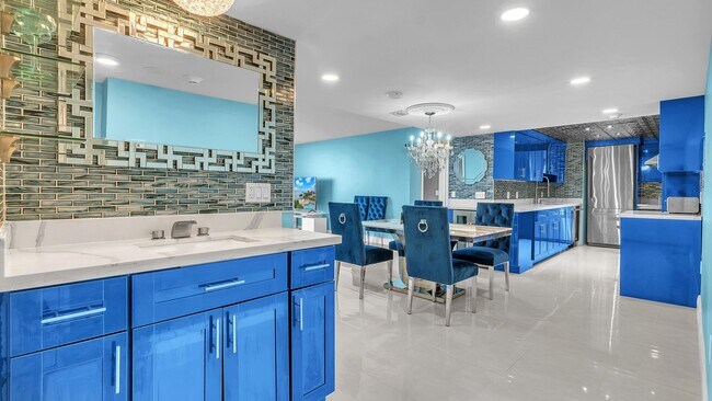 Building Photo - 5600 N Flagler Dr
