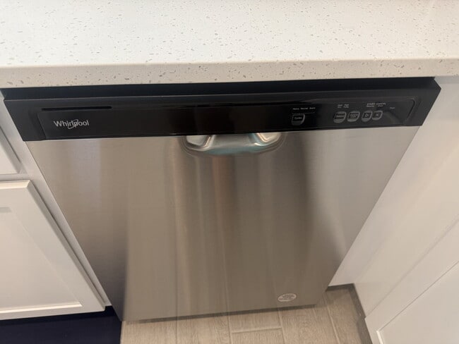 Building Photo - Modern 2-Bedroom Townhome with Garage Parking in the Heart of Jacksonville - Stylish Townhome – 1...