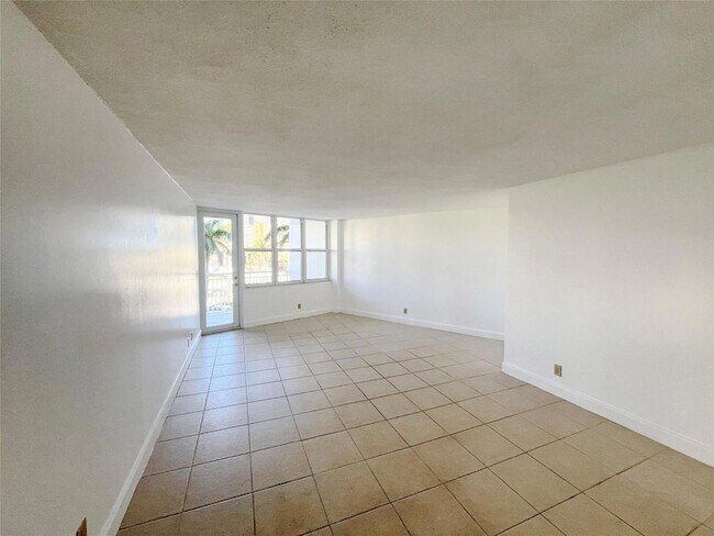 Building Photo - 301 N Ocean Blvd