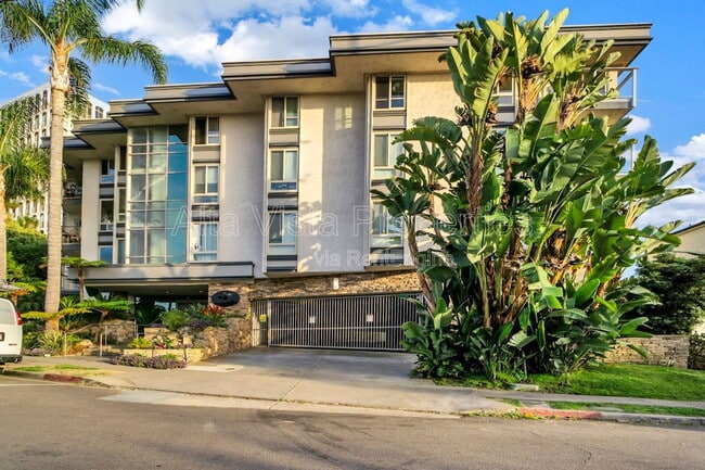 Building Photo - 935 Genter St
