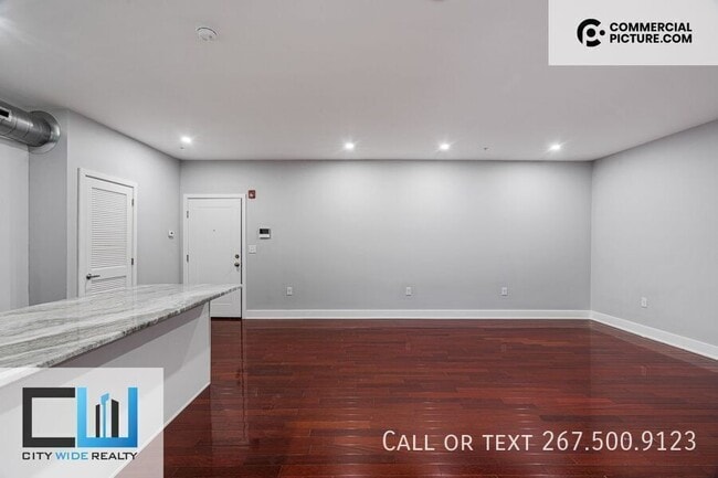 Building Photo - 929 Marlborough St