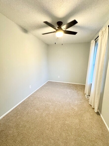 Building Photo - 3675 Sylvan Ln