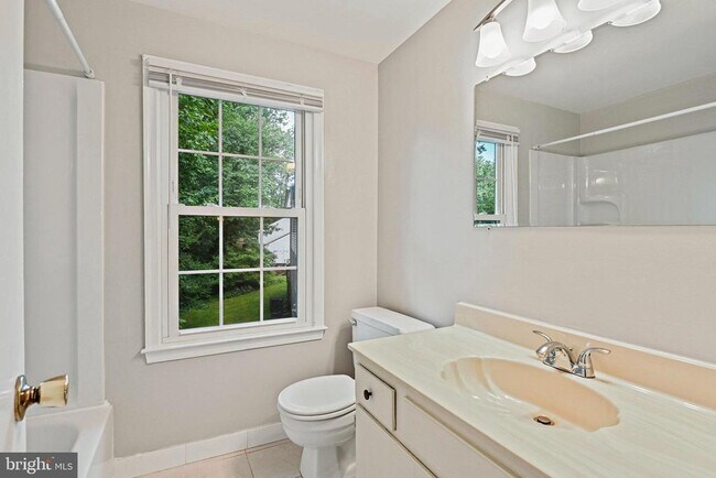 Building Photo - 5847 New England Woods Dr