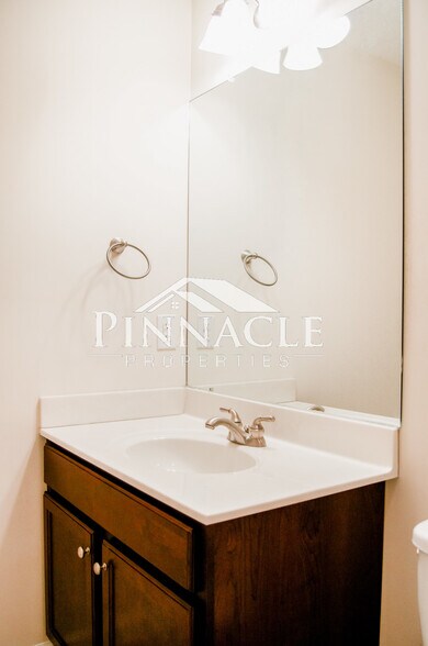 Hall Bathroom - 104 Colonnade St