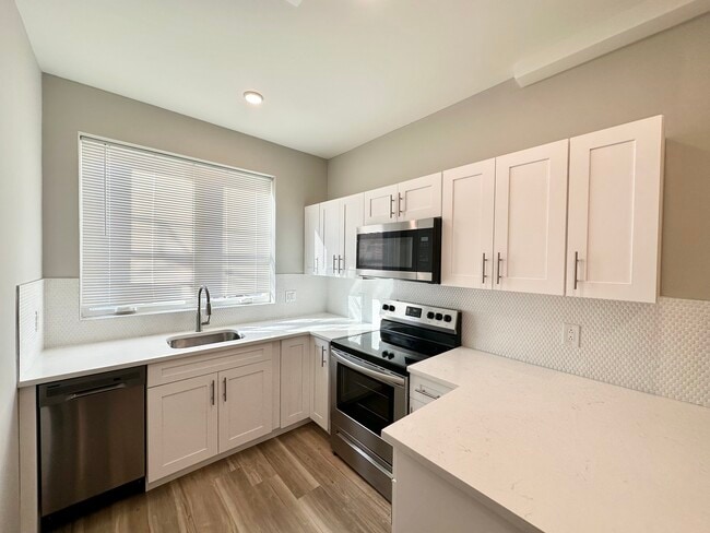 Building Photo - 2009 N Darien St