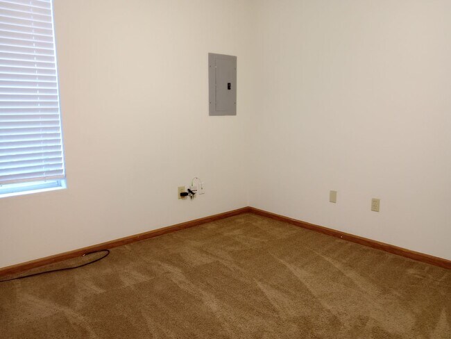 Building Photo - 3546-3548-3548 Prescott Dr