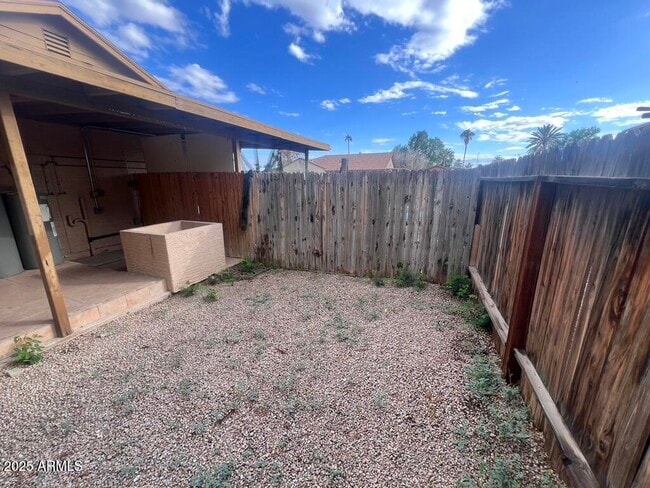 Building Photo - 526 S Mesa Dr