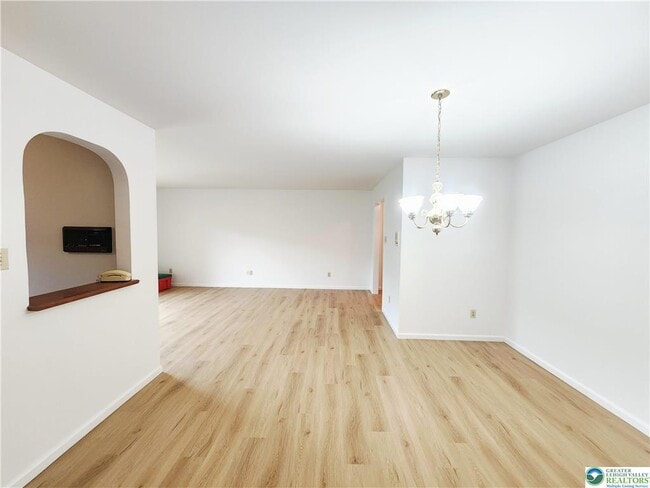 Building Photo - 4501 N Hedgerow Dr